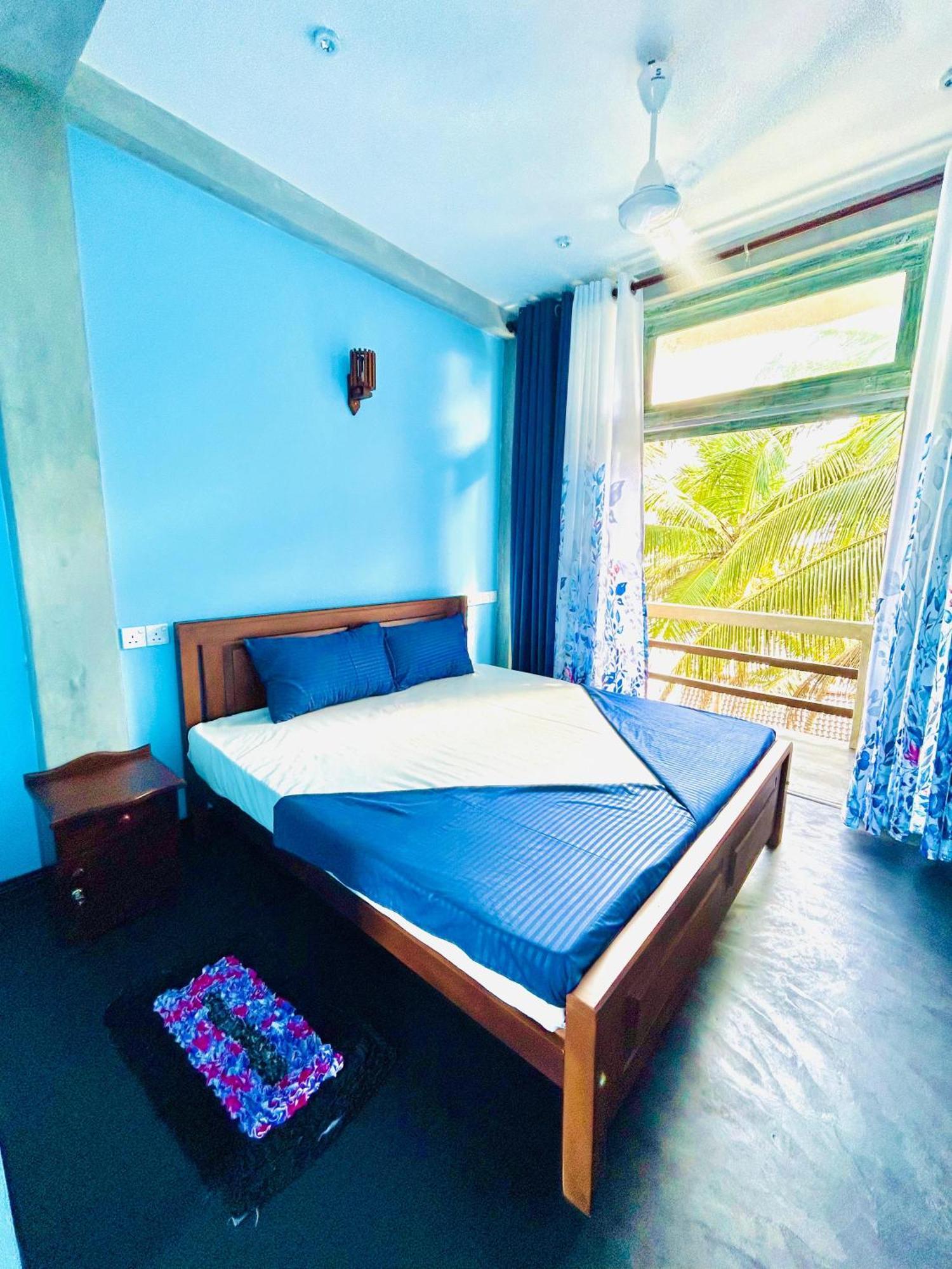 Oynise Beach Cabin Galle Szoba fotó