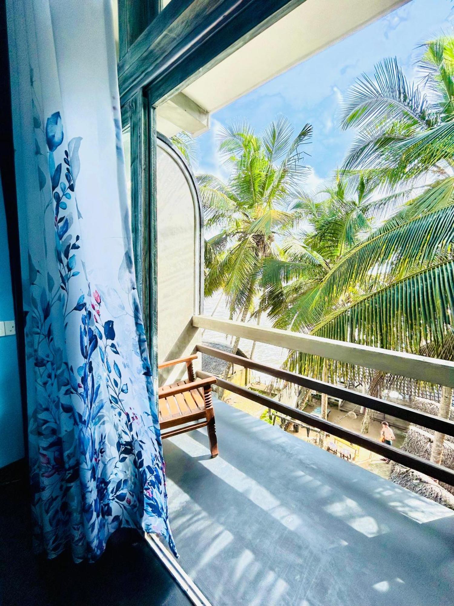Oynise Beach Cabin Galle Szoba fotó